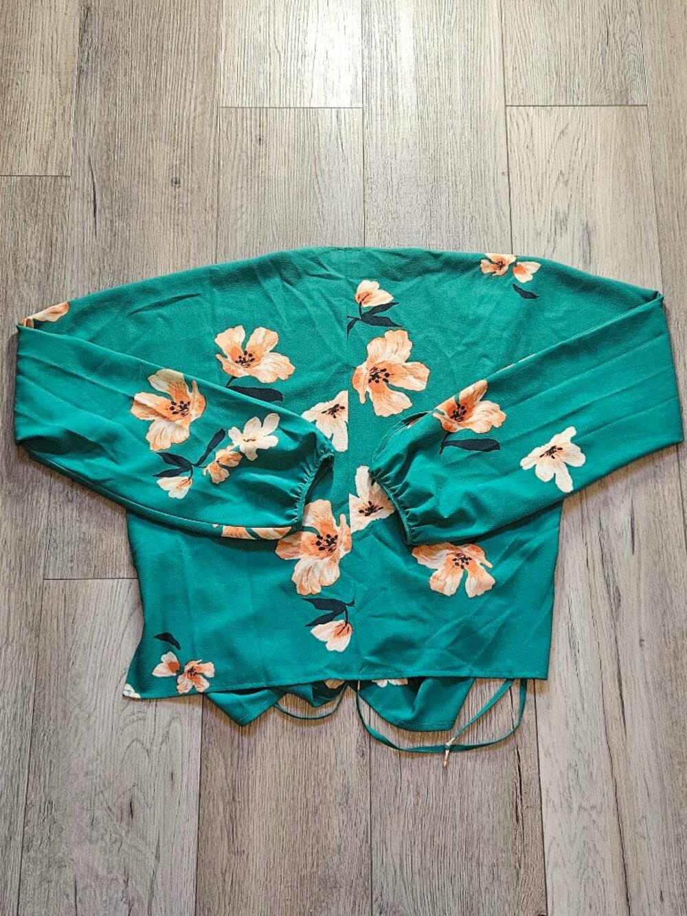 Wilfred Aritzia Green Floral Design Wrap Blouse Chic Long Sleeve Top Size M - Picture 2 of 6